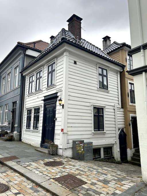Cozy Apartment In Popular Street Bergen Exterior foto