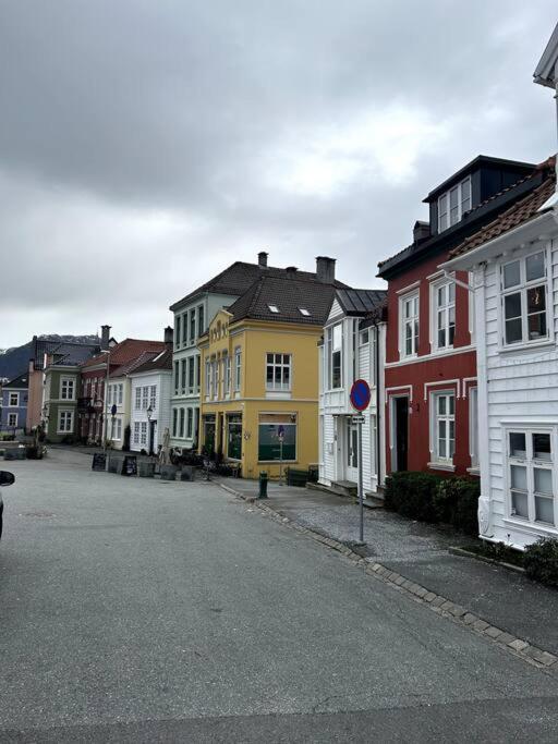 Cozy Apartment In Popular Street Bergen Exterior foto