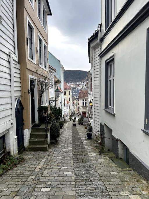 Cozy Apartment In Popular Street Bergen Exterior foto